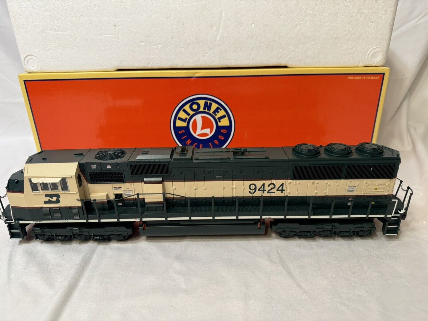 Lionel LEGACY 6-81134 Burlington Northern SD70MAC diesel locomotive #9424 EX