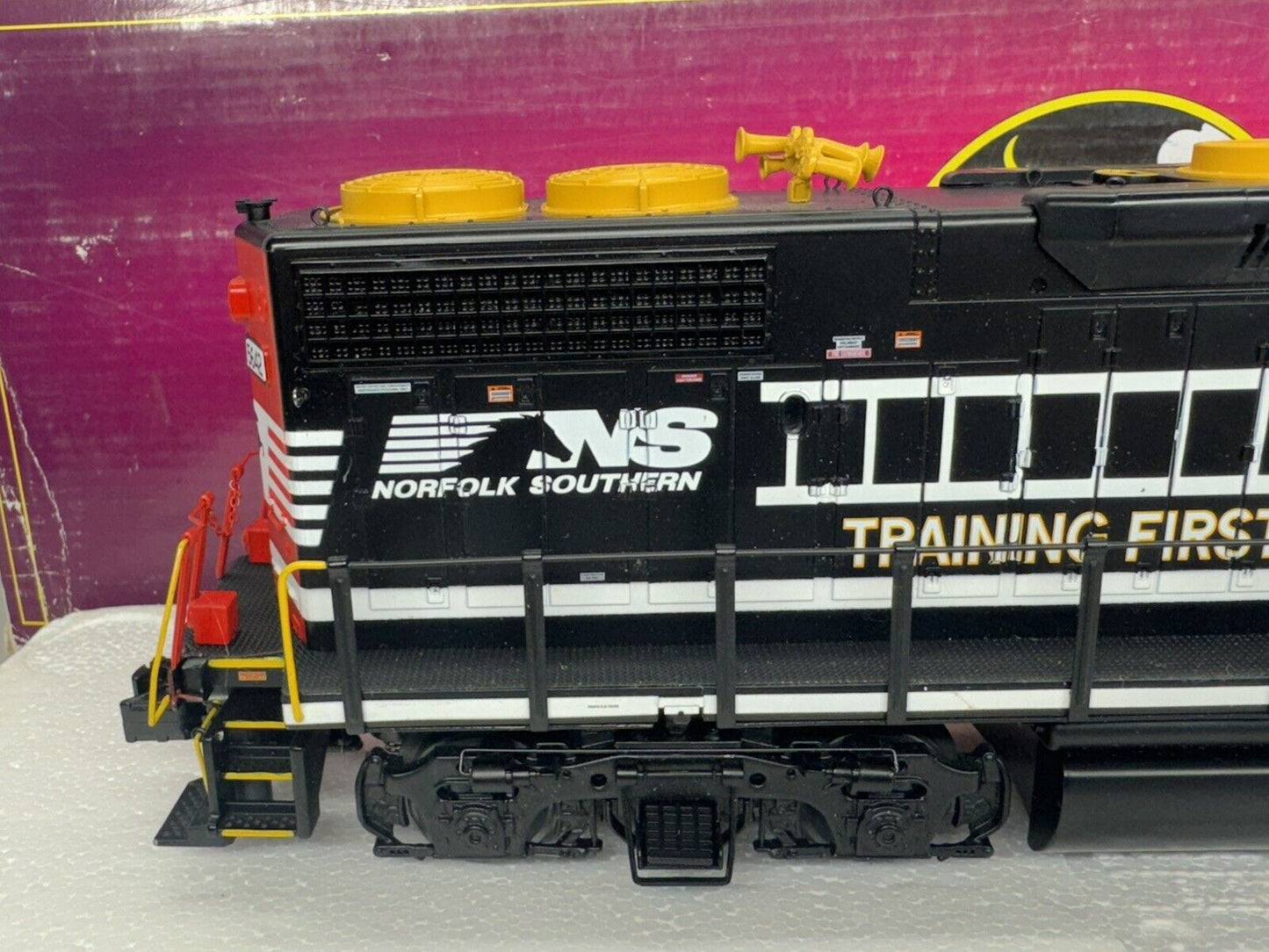 MTH 20-20648-1 Norfolk Southern 1st Responders GP38-2 diesel engine PS 3.0 EX