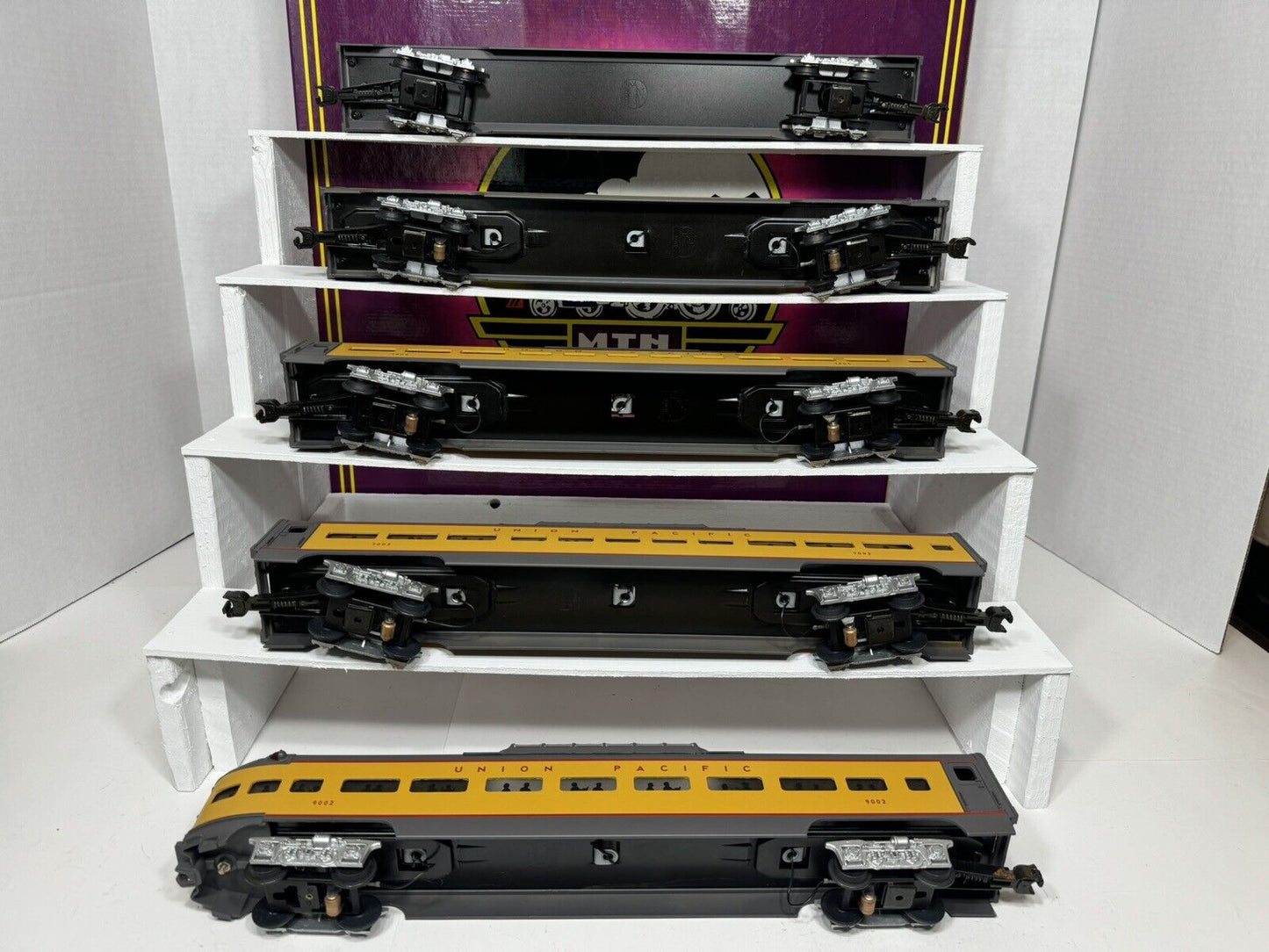 MTH Premier MT-6506 Union Pacific UP 70' aluminum passenger 5-car set EX