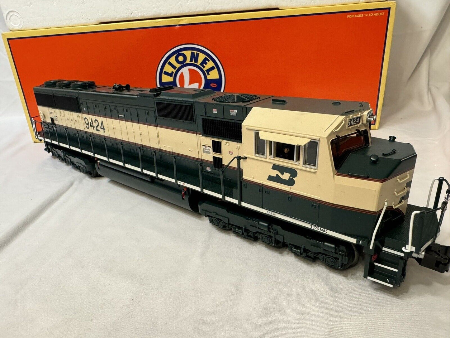 Lionel LEGACY 6-81134 Burlington Northern SD70MAC diesel locomotive #9424 EX